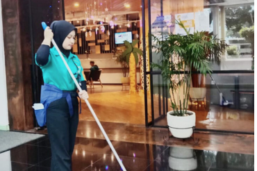 Pelaksanaan layanan kebersihan oleh PT Peduli Cepat Internasional