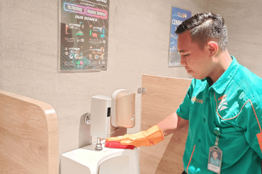 Pelaksanaan layanan kebersihan oleh Hygiene Kleen PT Peduli Cepat Internasional (PCI)