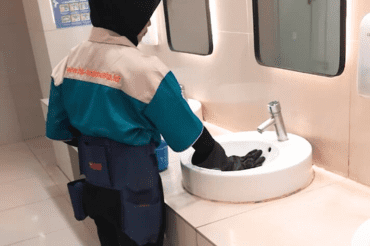 Pelaksanaan layanan kebersihan oleh Hygiene Kleen PT Peduli Cepat Internasional (PCI)